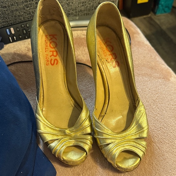 Michael Kors Metallic Gold Peep Toe Heels - Picture 1 of 5